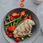 균형 잡힌 식단, 건강한 삶의 첫걸음 bowl of vegetables