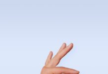 “작지만 큰 변화, 일상에서 실천하는 영양과 보충제 활용법” A person's hand with a ring on it